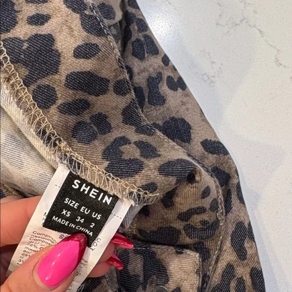 Cheetah Print Baggy Jeans - Picture 3 of 6